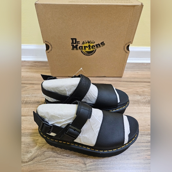 Dr. Martens VOSS WOMEN'S LEATHER STRAP PLATFORM SANDALS, size US 9 - Picture 2 of 12